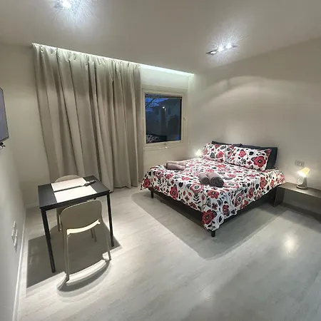 - Minghetti House 1 شقة كابري