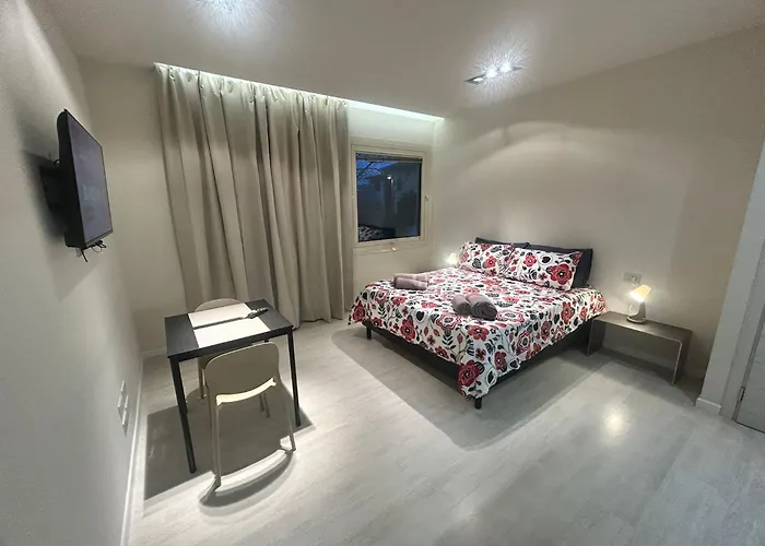 - Minghetti House 1 شقة كابري